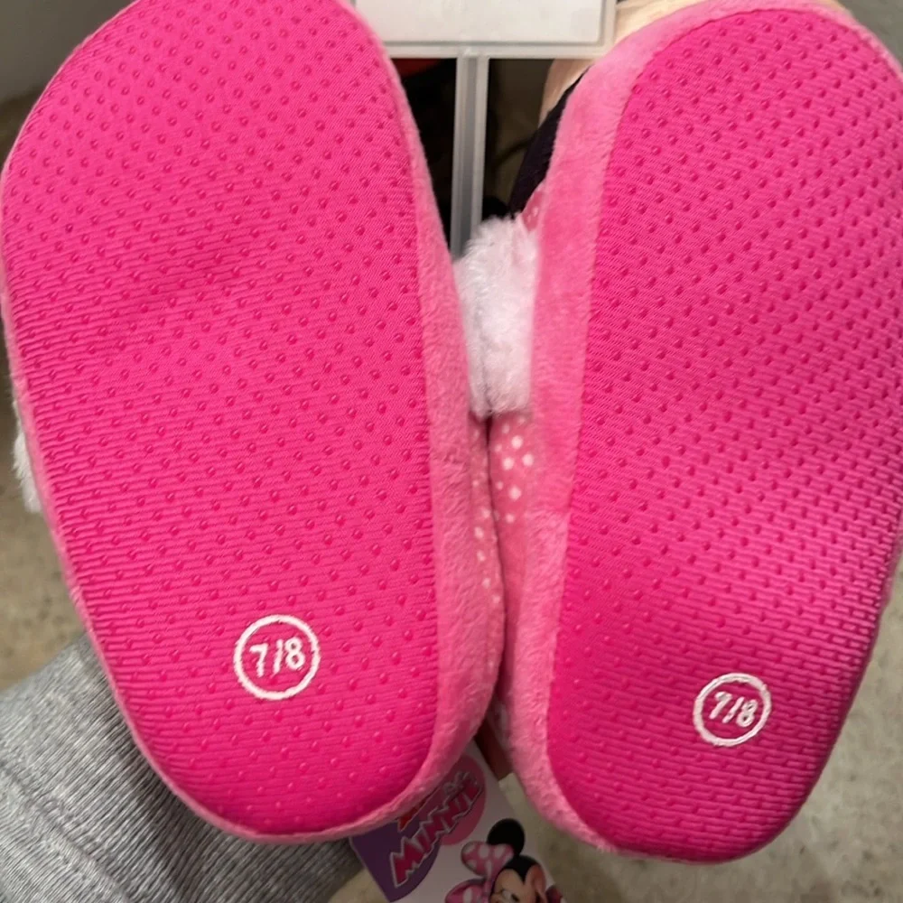 Disney Junior brand size 7/8 Minnie Mouse slippers- NWT.